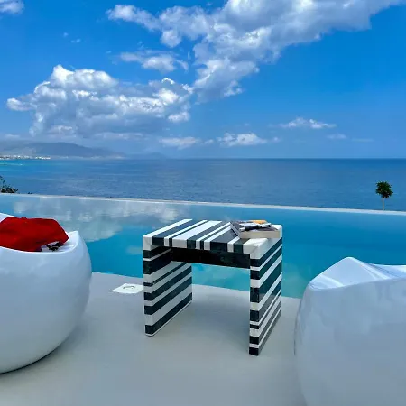 Kuro House - Oceanfront Luxury & 25m Pool 别墅