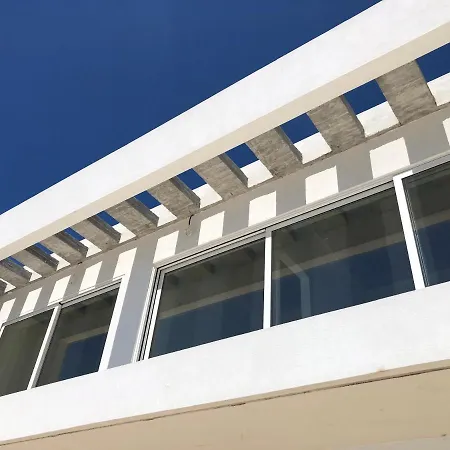 Kuro House - Oceanfront Luxury & 25m Pool Villa