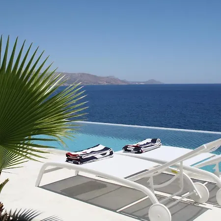Kuro House - Oceanfront Luxury & 25m Pool *