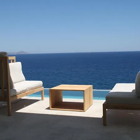 Kuro House - Oceanfront Luxury & 25m Pool Villa