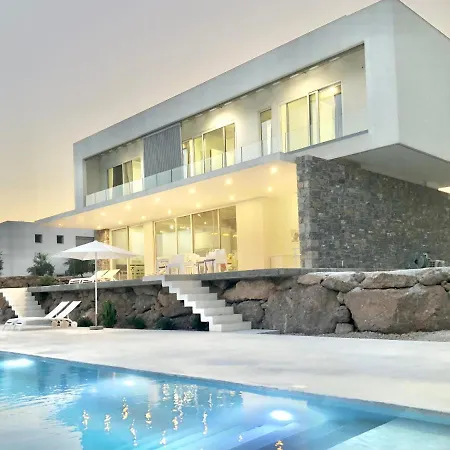 Kuro House - Oceanfront Luxury & 25m Pool Villa *