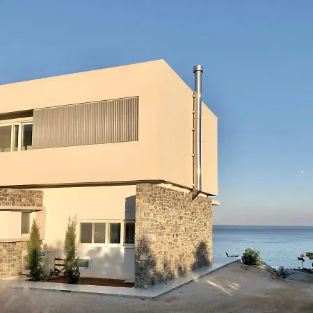 Kuro House - Oceanfront Luxury & 25m Pool Villa *